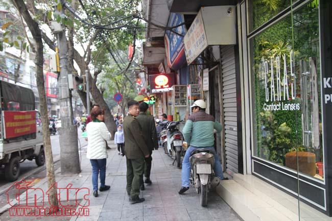 Hà Nội đồng loạt ra quân lập lại trật tự vỉa hè ảnh 1